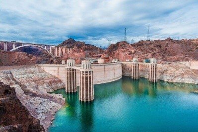 View of Hoover Dam and Mike O’Callaghan–Pat Tillman Memorial Bridge with turquoise waters and surrounding desert landscape on a Hoover Dam tour from Las Vegas.